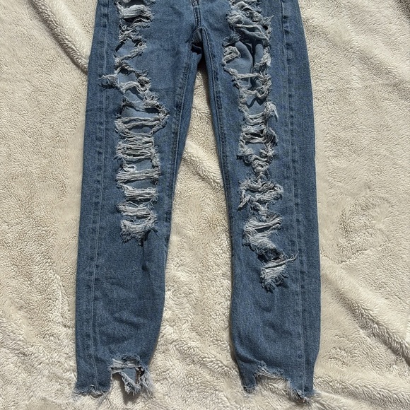 American Eagle Distressed Mom Jeans Sz 0 Short | Ripped Y2K Denim Aesthetic - Picture 3 of 7
